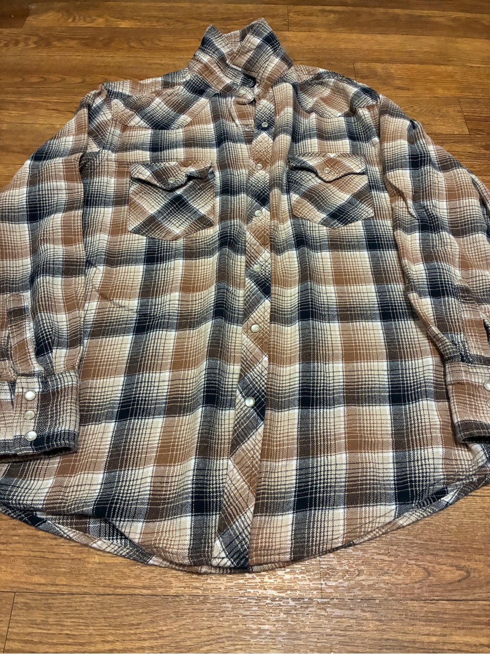 Men’s Vintage Wrangler Tan, Cream & Black Plaid Button-Down Flannel Shirt
